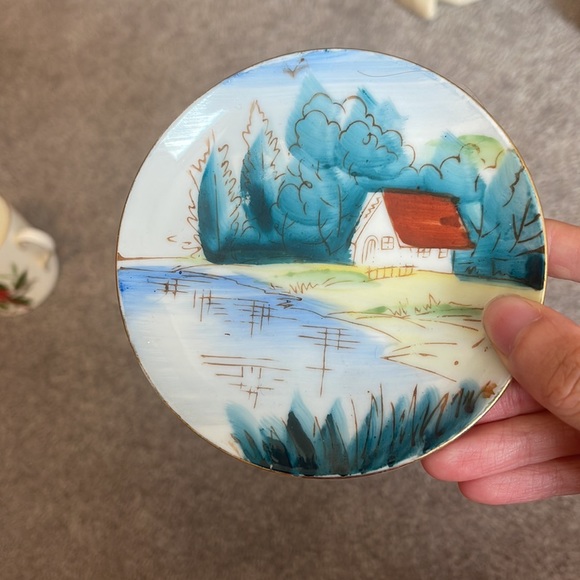 Small plates and cups decorations - Picture 3 of 5